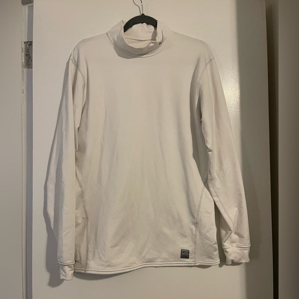 Woman’s Nike Fit Therma Turtleneck Pullover XXL